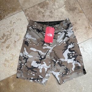 The North Face Camo Board Shorts – youth M (10/12)– Quick Dry Swim/Surf Shorts
